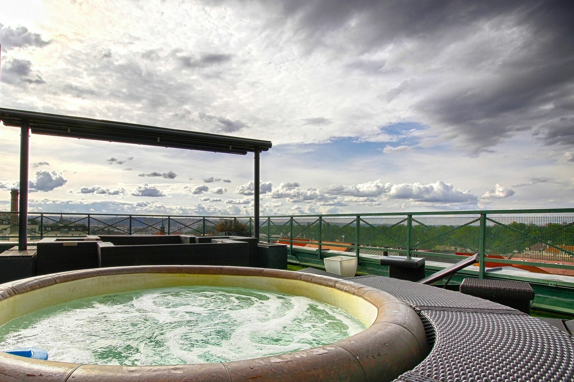 Panoramic Roof Terrace&jacuzzi Appartamento Praga